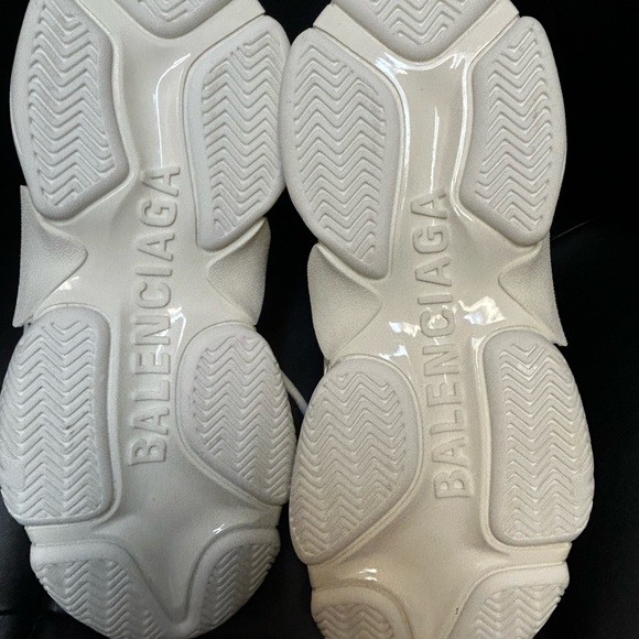 Balenciaga - Picture 5 of 8
